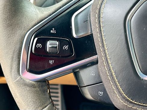 Used 2021 Chevrolet Corvette Stingray Premium Cpe w/ Z51 Performance Package image 27