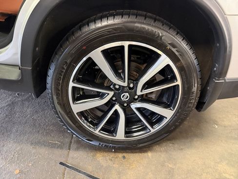 Used 2019 Nissan Rogue SL w/ Premium Package AWD/4WD image 26