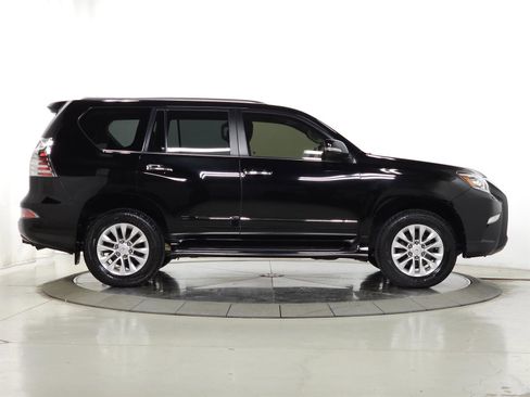 Used 2018 Lexus GX 460 Premium w/ Premium Package image 10
