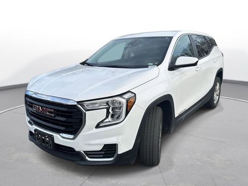 Used 2024 GMC Terrain SLE image 2