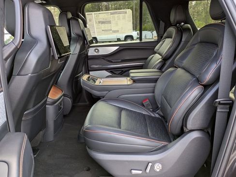 New 2025 Lincoln Navigator L Black Label AWD/4WD image 13