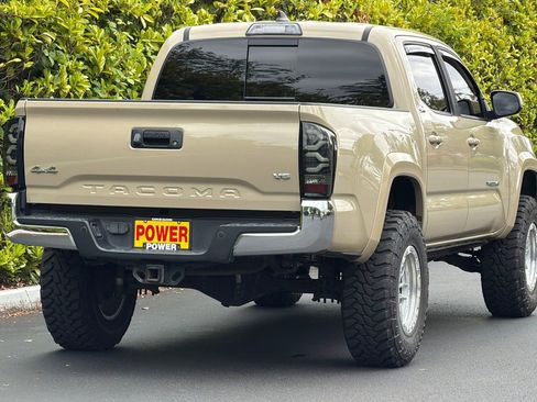Used 2019 Toyota Tacoma SR5 AWD/4WD image 4