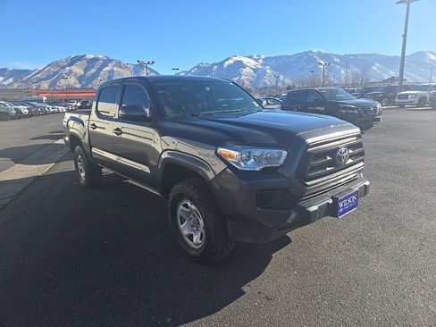 Used 2022 Toyota Tacoma SR image 3