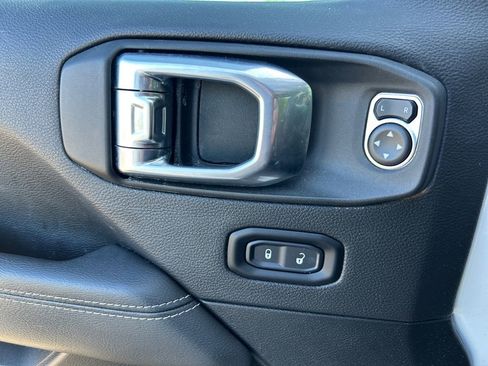 Used 2021 Jeep Wrangler Unlimited Sahara w/ LED Lighting Group AWD/4WD image 17