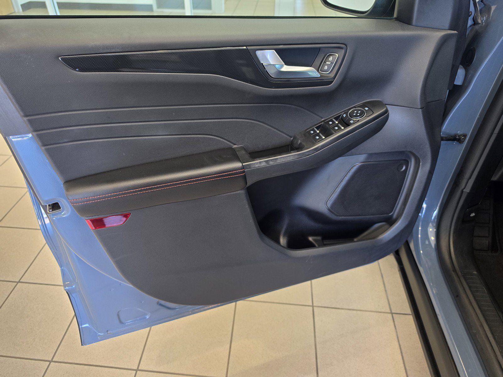 Used 2025 Ford Escape ST-Line FWD image 25