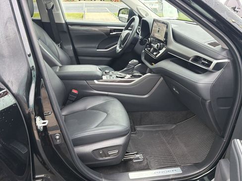 Used 2023 Toyota Highlander Limited AWD/4WD image 14