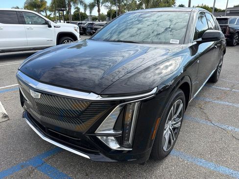 Certified 2024 Cadillac Lyriq Luxury AWD/4WD image 2