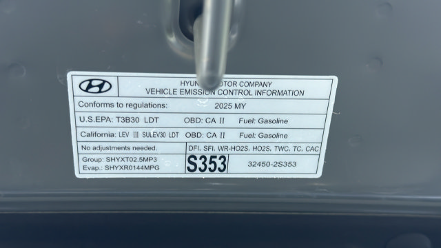 Used 2025 Hyundai Santa Fe Limited FWD image 33