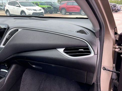 Used 2023 Chevrolet Malibu LT FWD image 23