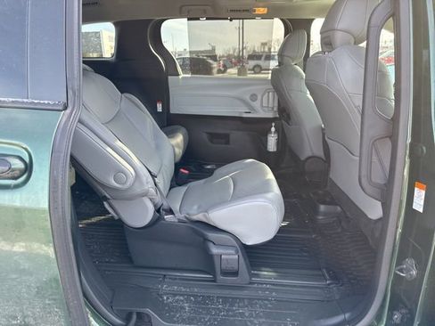 Used 2025 Toyota Sienna XLE w/ XLE Plus Package image 14