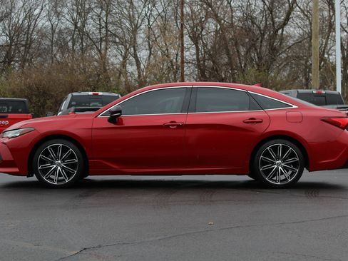 Used 2022 Toyota Avalon Touring image 5