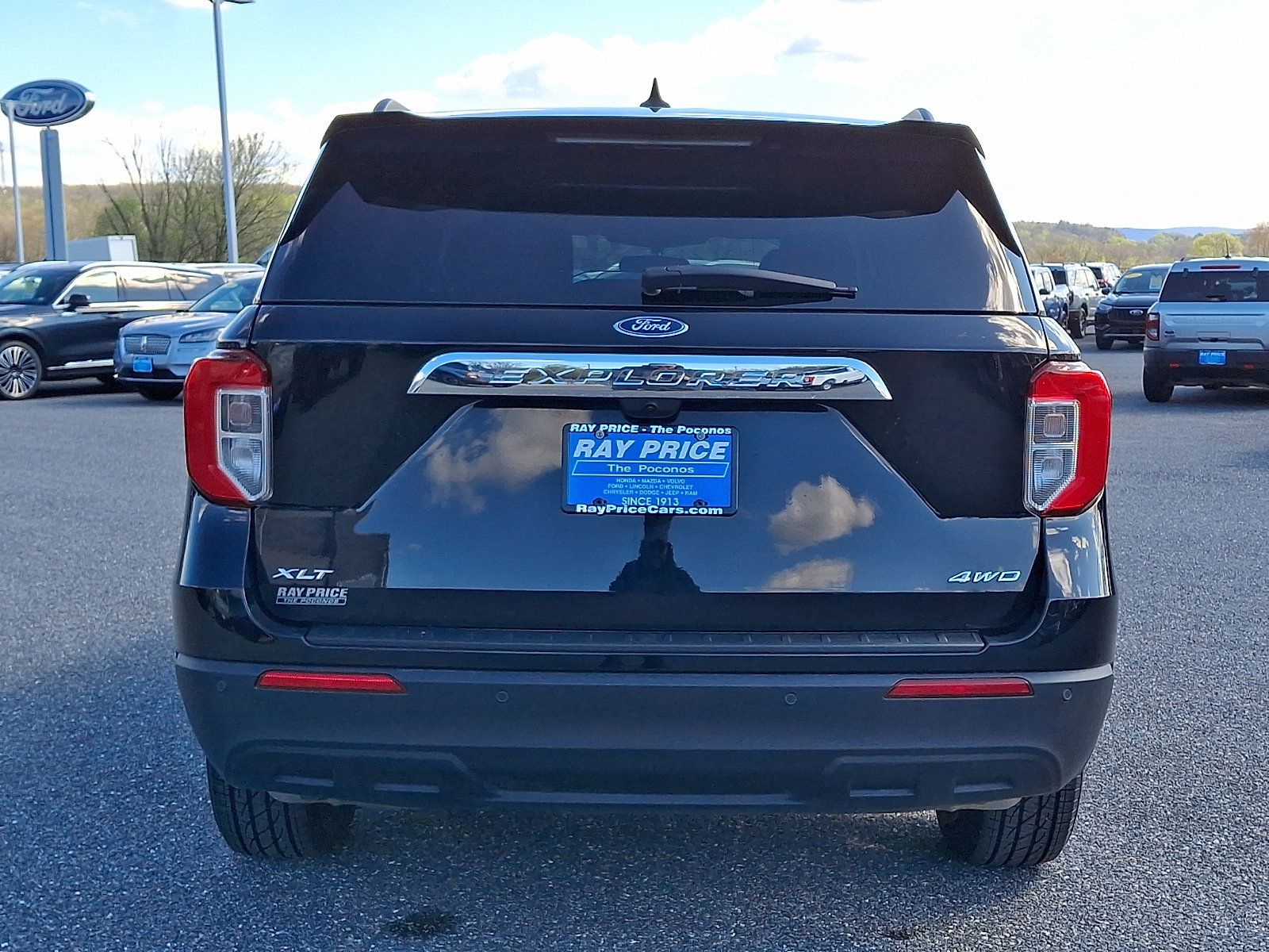 Used 2023 Ford Explorer XLT AWD/4WD image 6