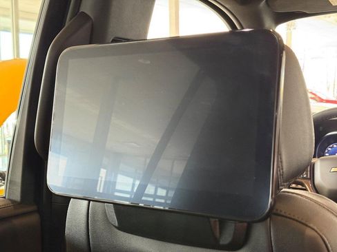 Used 2023 Chevrolet Suburban High Country image 19