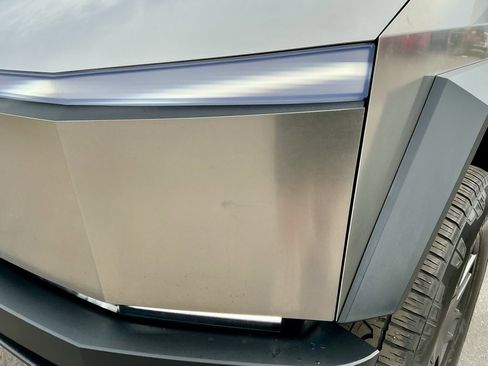 Used 2024 Tesla Cybertruck AWD Crew Cab image 10