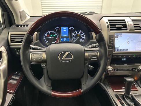 Used 2014 Lexus GX 460 w/ Premium Package AWD/4WD image 18