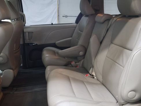 Used 2017 Toyota Sienna XLE image 14
