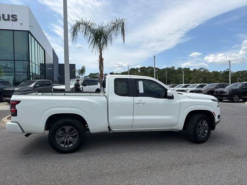 Used 2025 Nissan Frontier SV RWD image 8