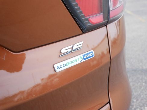 Used 2017 Ford Escape SE w/ Equipment Group 201A AWD/4WD image 8