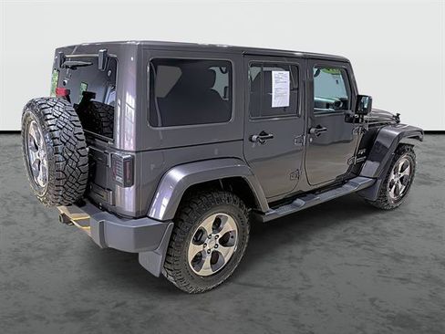 Used 2017 Jeep Wrangler Unlimited Sahara w/ Trailer Tow Group AWD/4WD image 4