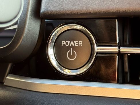 Used 2025 Mitsubishi Outlander SE image 22