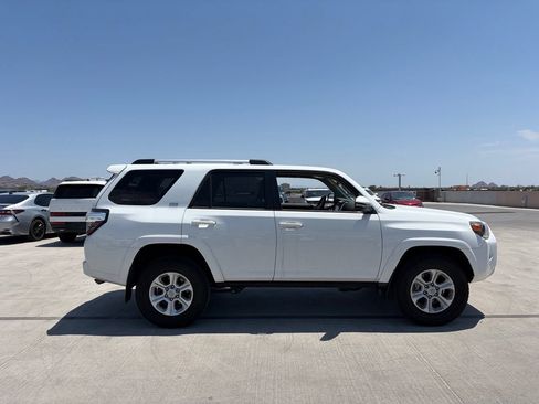 Used 2024 Toyota 4Runner SR5 Premium w/ SR5 Premium Package AWD/4WD image 3