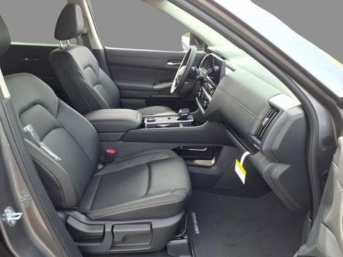 New 2026 Nissan Pathfinder SL image 13