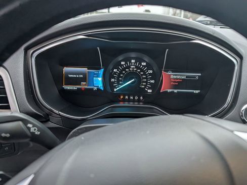 Used 2017 Ford Fusion SE w/ Fusion SE Technology Package image 19