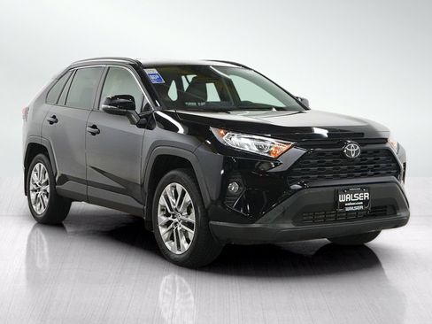 Used 2020 Toyota RAV4 XLE Premium AWD/4WD image 7