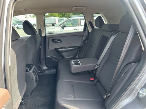 Used 2023 Nissan Rogue S AWD/4WD image 10