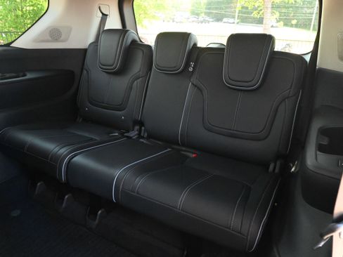 Used 2025 INFINITI QX80 Sensory image 12