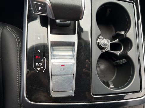 Used 2022 Audi Q8 Prestige AWD/4WD image 46