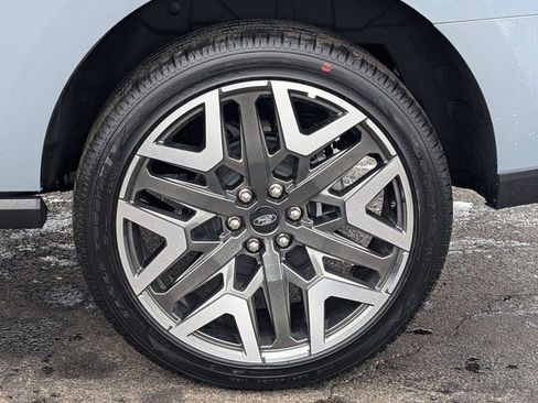 New 2026 Ford Expedition Platinum w/ Platinum Ultimate Package AWD/4WD image 17