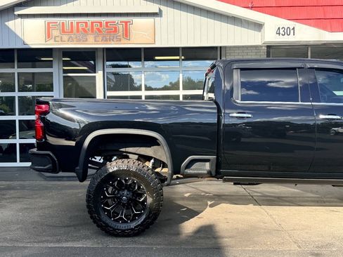 Used 2023 Chevrolet Silverado 2500 High Country w/ Z71 Off-Road Package AWD/4WD image 3