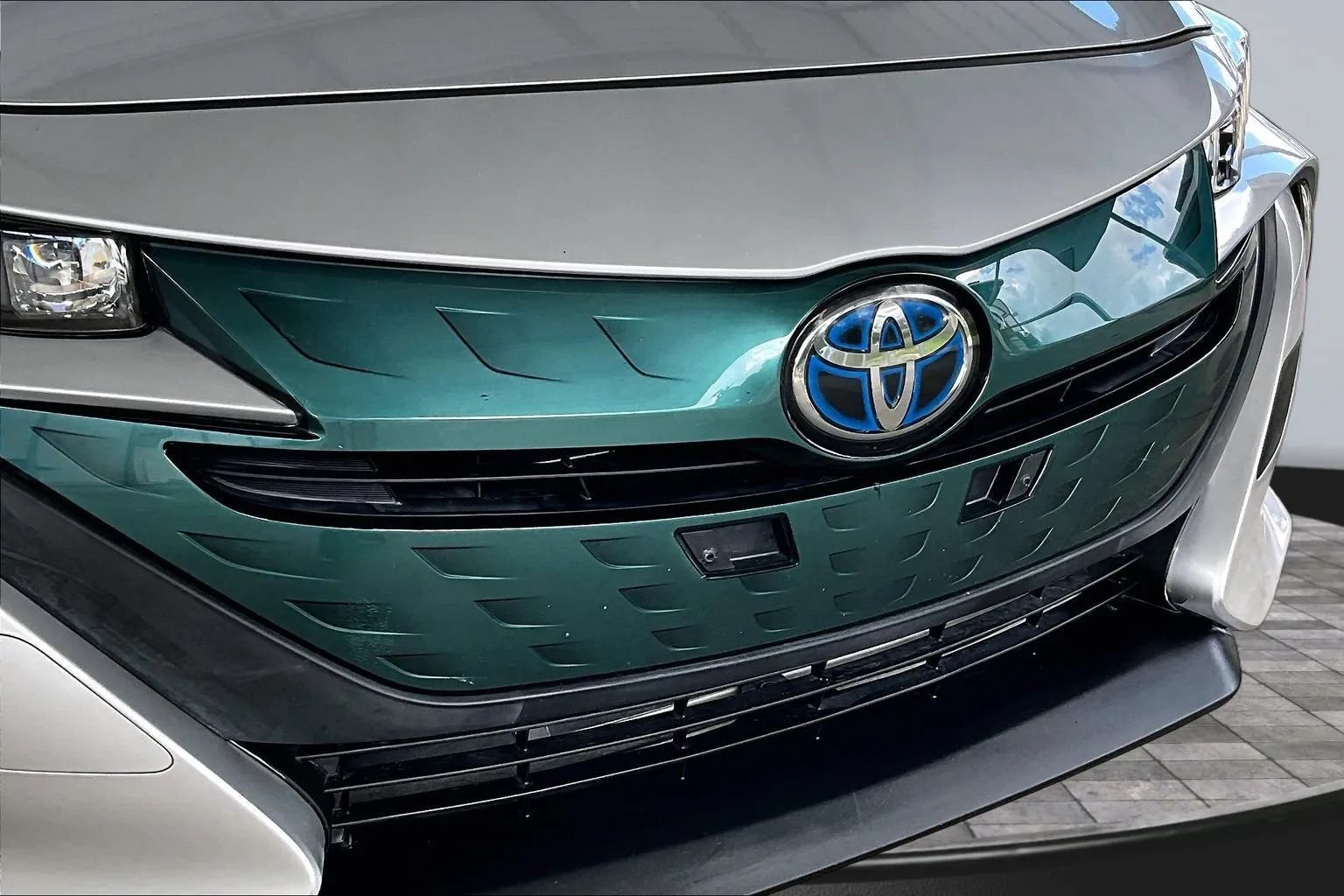 Used 2018 Toyota Prius Prime Premium FWD image 29