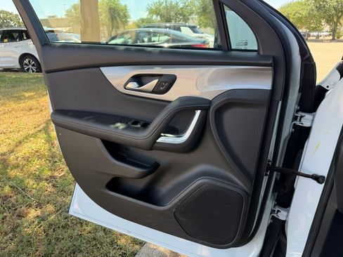Used 2025 Chevrolet Blazer LT FWD image 18