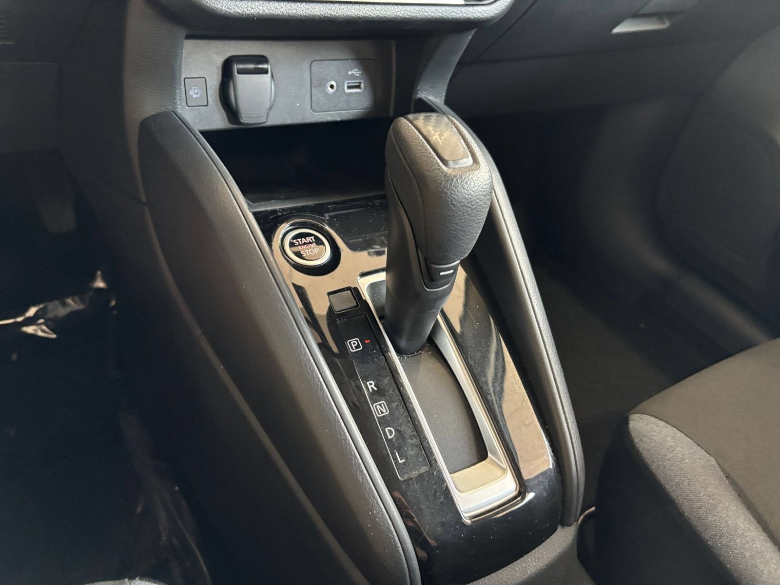 Used 2025 Nissan Versa SV FWD image 38