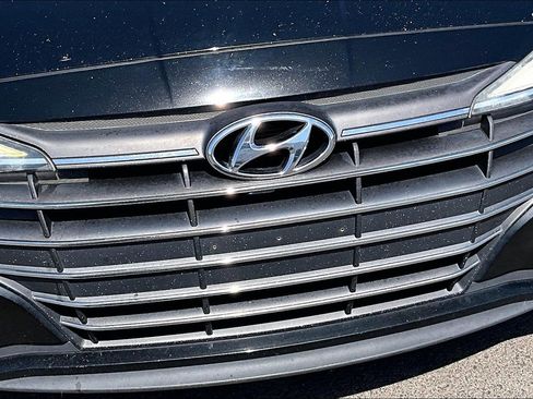 Used 2020 Hyundai Elantra Limited FWD image 28