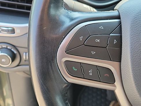 Used 2021 Jeep Cherokee Latitude Lux w/ Comfort/Convenience Group AWD/4WD image 13