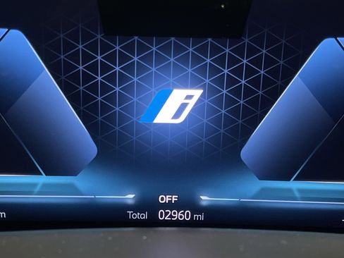 Used 2025 BMW X5 xDrive50e w/ Premium Package image 21