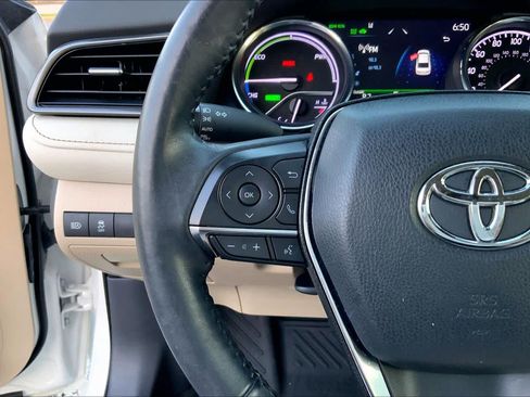 Used 2020 Toyota Camry XLE w/ Sunroof Package FWD image 22