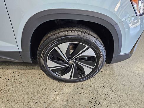 New 2025 Volkswagen Taos SE image 9