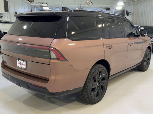 Used 2025 Lincoln Navigator Black Label AWD/4WD image 9