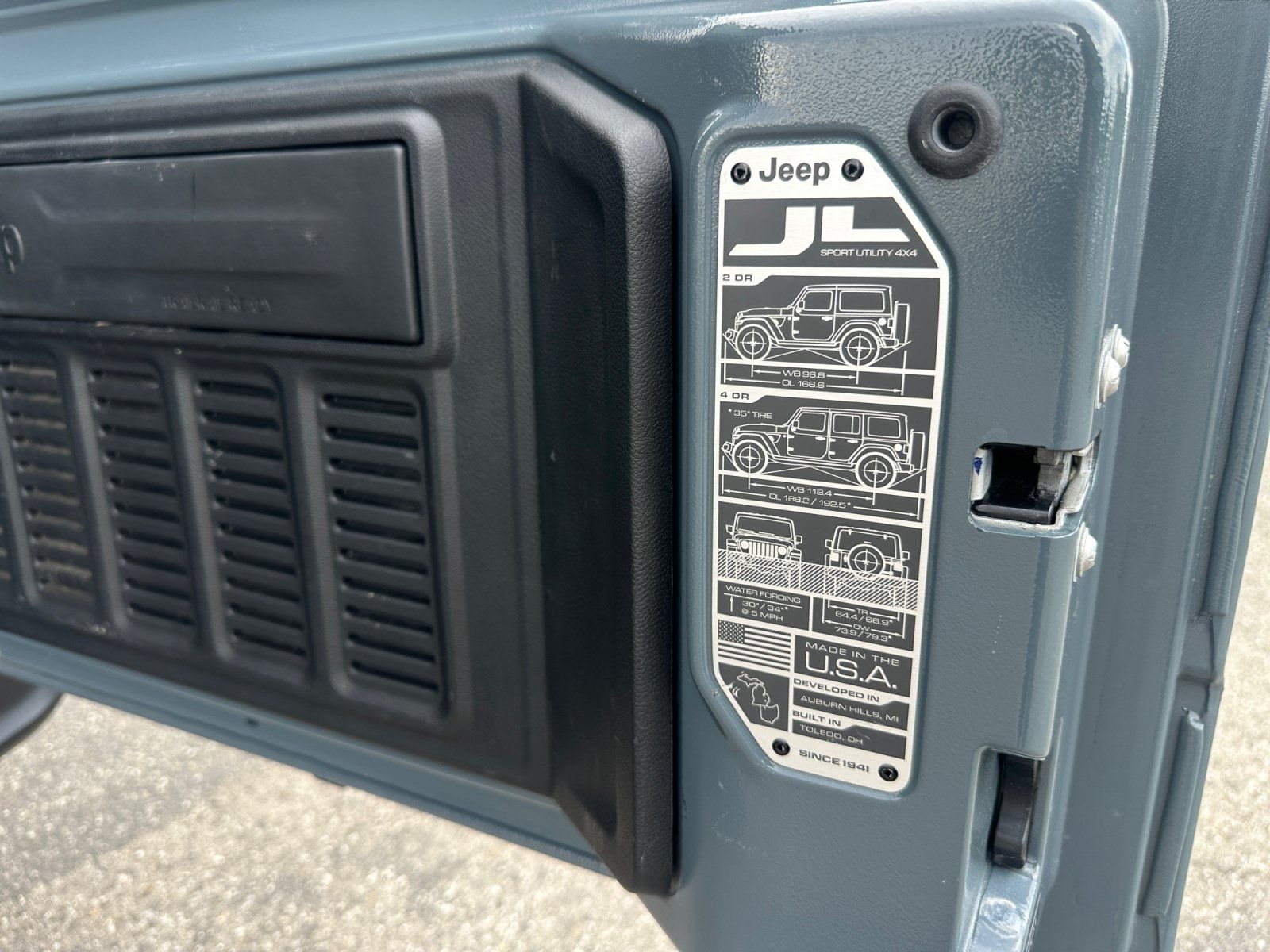 Used 2024 Jeep Wrangler Unlimited AWD/4WD image 25