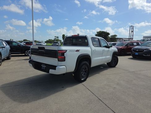 Used 2026 Nissan Frontier PRO-4X AWD/4WD image 5