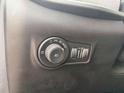 Certified 2023 Jeep Compass Latitude w/ Sun and Sound Group AWD/4WD image 20