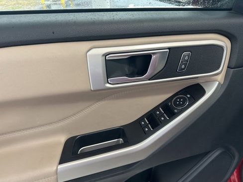 Used 2022 Ford Explorer XLT w/ Equipment Group 202A image 10