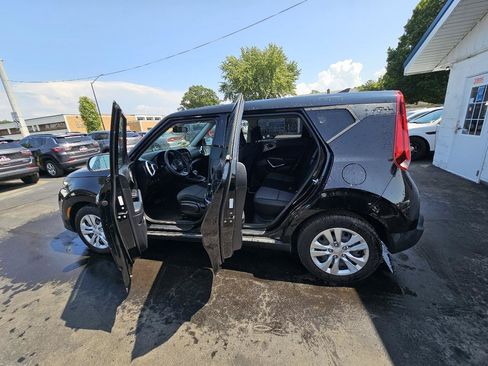 Used 2022 Kia Soul LX FWD image 23