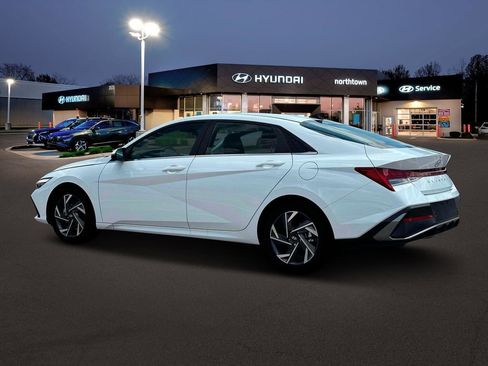 New 2025 Hyundai Elantra Limited image 4