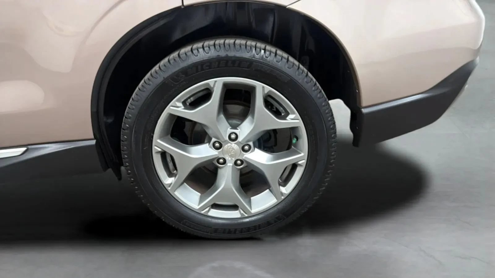 Used 2015 Subaru Forester 2.5i Touring w/ Eyesight & Navigation System AWD/4WD image 27