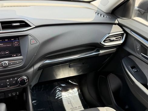 Used 2021 Chevrolet TrailBlazer LS FWD image 15